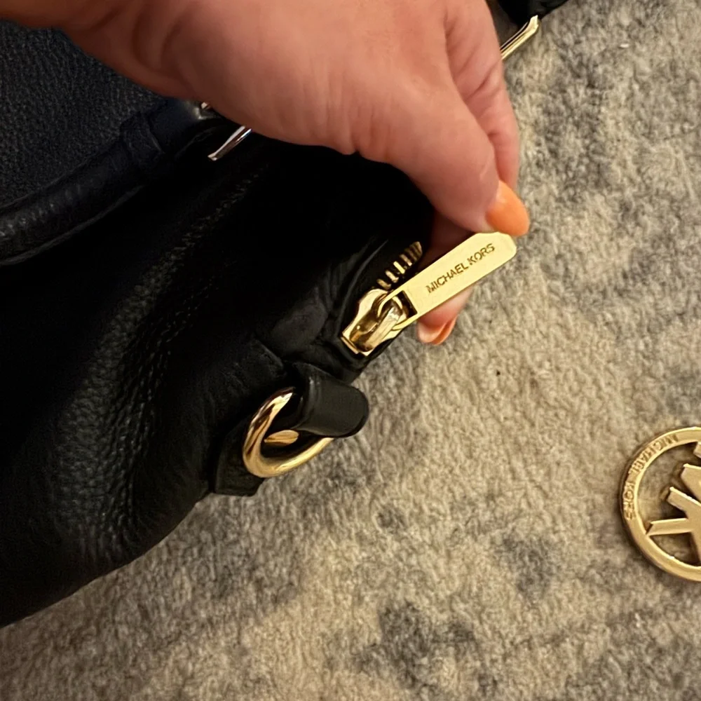 Michael Kors Black Leather Bedford Satchel Bag - Picture 8 of 11